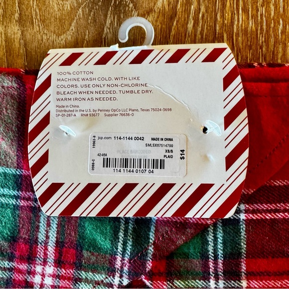 NWT 1 set of 2 red plaid dog bandanas XS / S - Picture 6 of 10